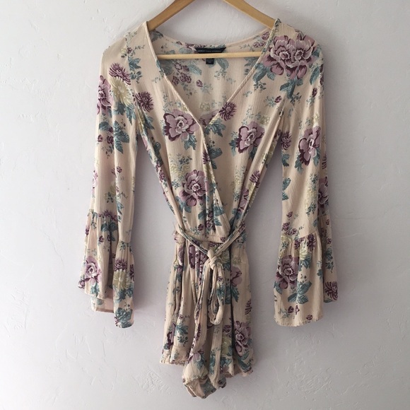 American Eagle Outfitters Pants - ⚡️LAST CHANCE⚡️American Eagle Floral Wrap Romper